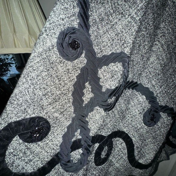 Dana Buchman Gray and Black A-Line Skirt - Picture 3 of 6